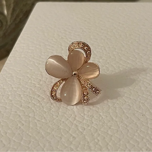 Rose gold and blush floral ring - Picture 6 of 6